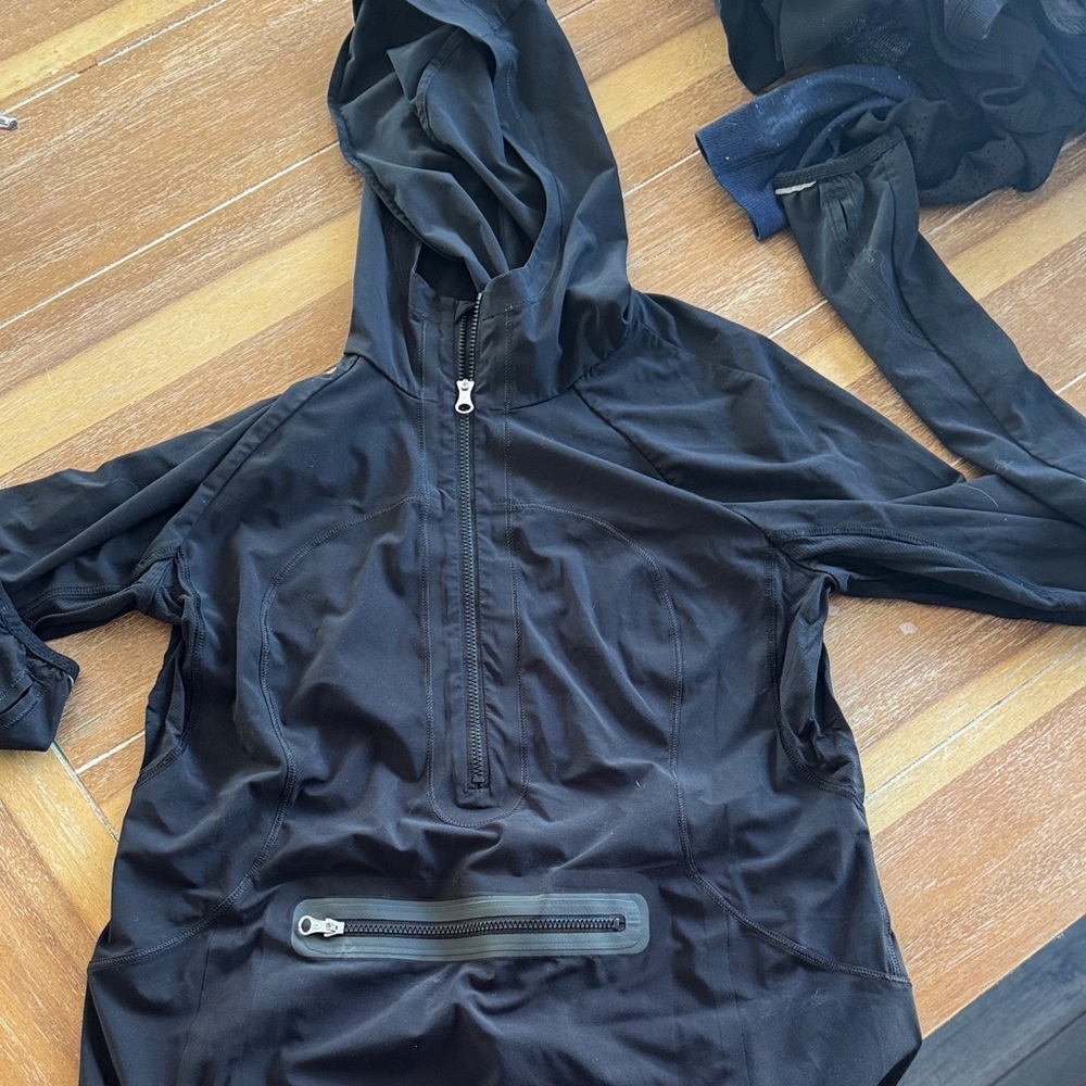 Lululemon Hooded Jacket windbreaker with front pocket